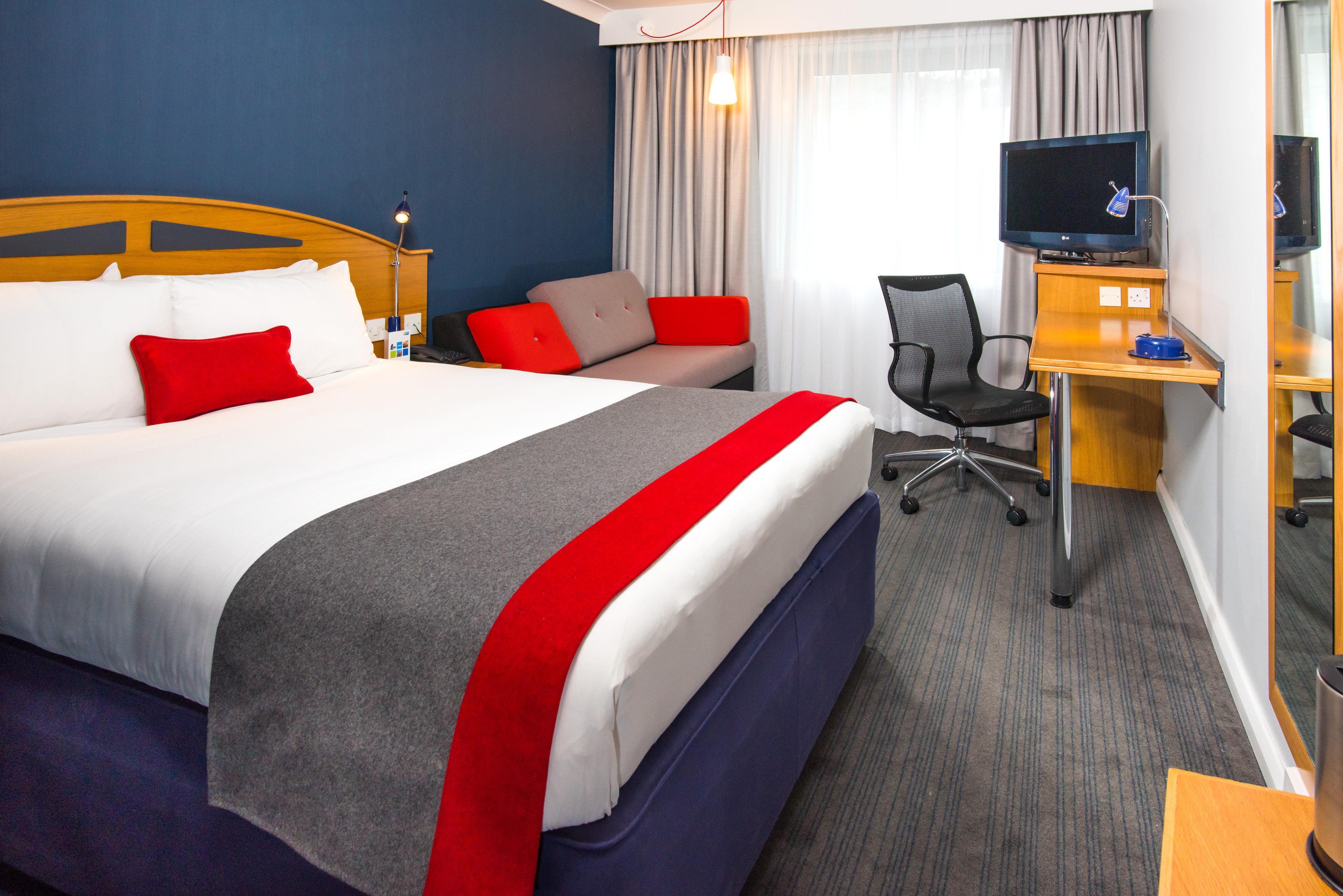 Holiday Inn Express East Midlands Airport By Ihg Castle Donington Exterior photo