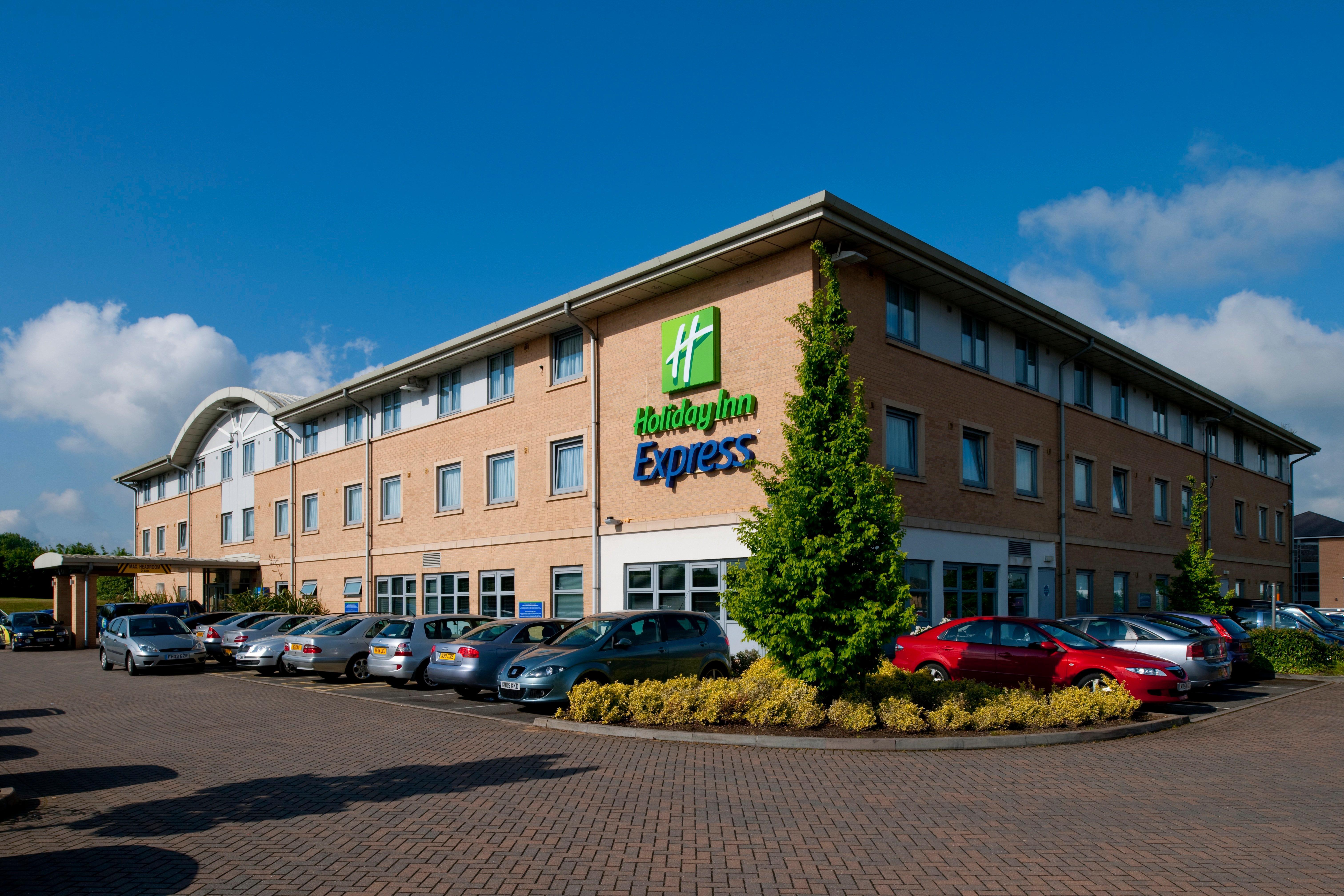 Holiday Inn Express East Midlands Airport By Ihg Castle Donington Exterior photo