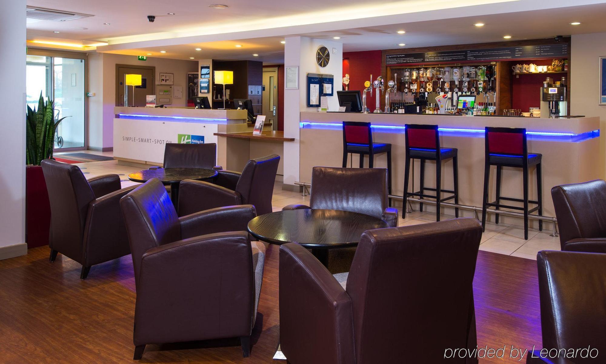 Holiday Inn Express East Midlands Airport By Ihg Castle Donington Exterior photo