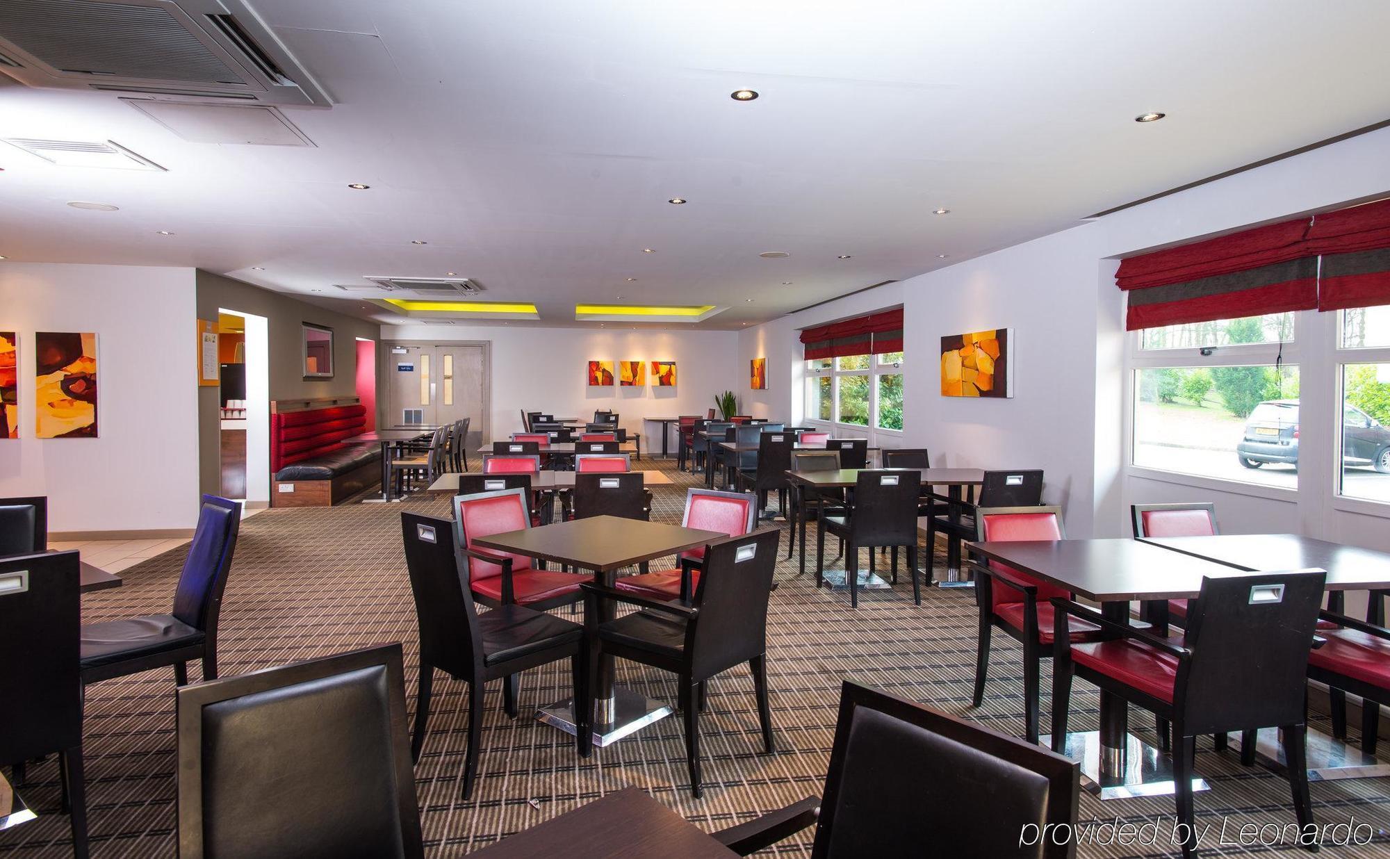 Holiday Inn Express East Midlands Airport By Ihg Castle Donington Exterior photo