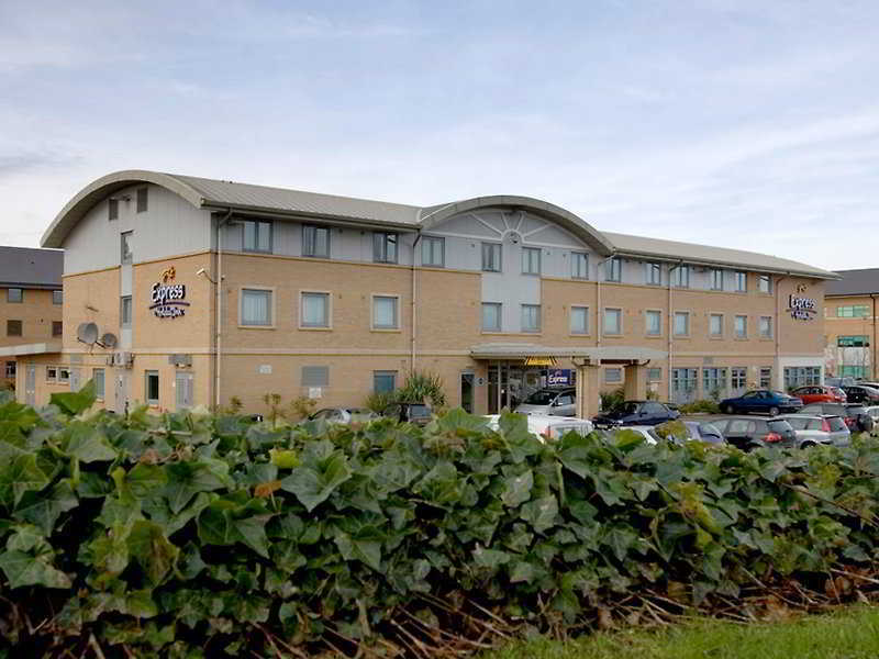 Holiday Inn Express East Midlands Airport By Ihg Castle Donington Exterior photo