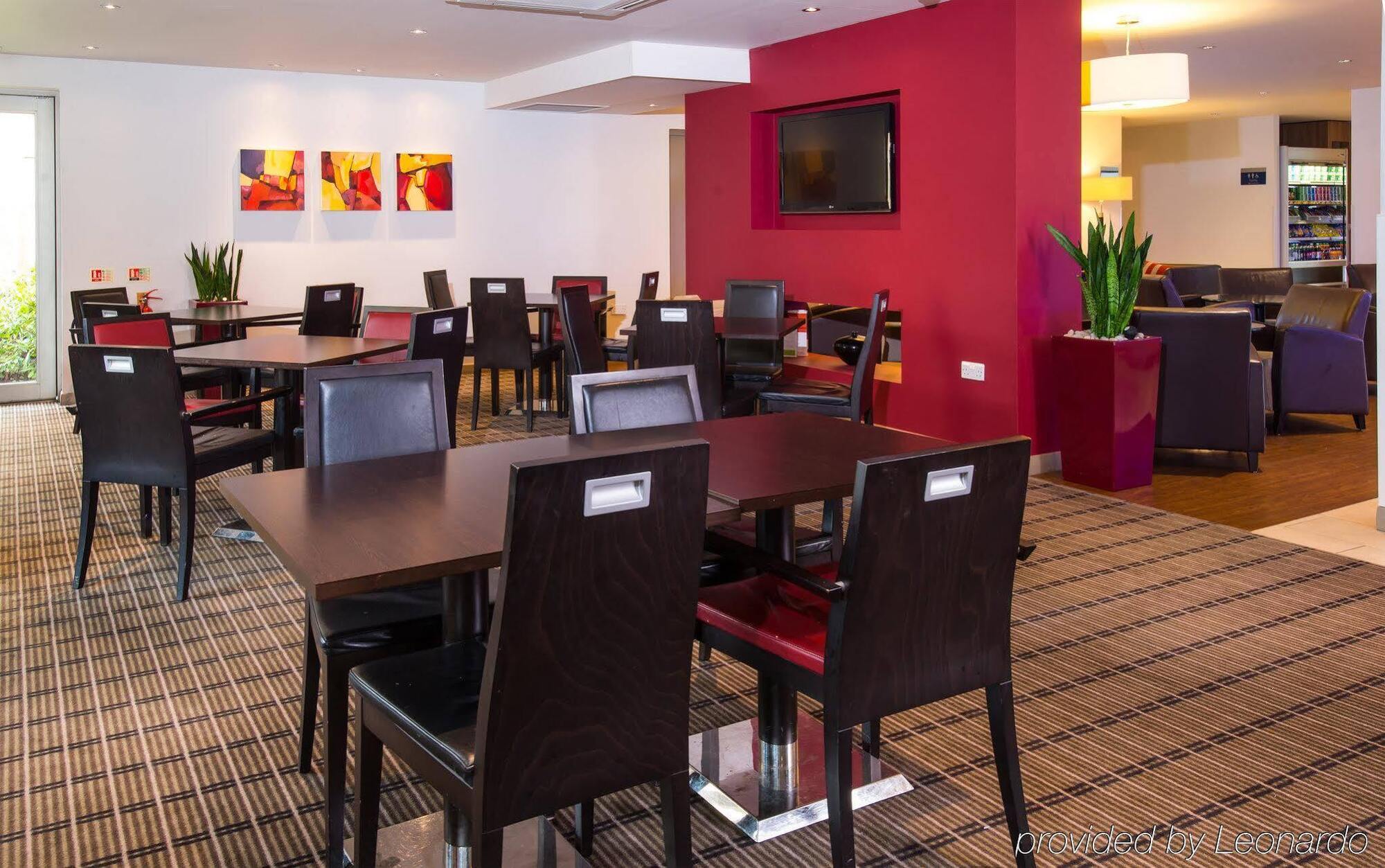 Holiday Inn Express East Midlands Airport By Ihg Castle Donington Exterior photo