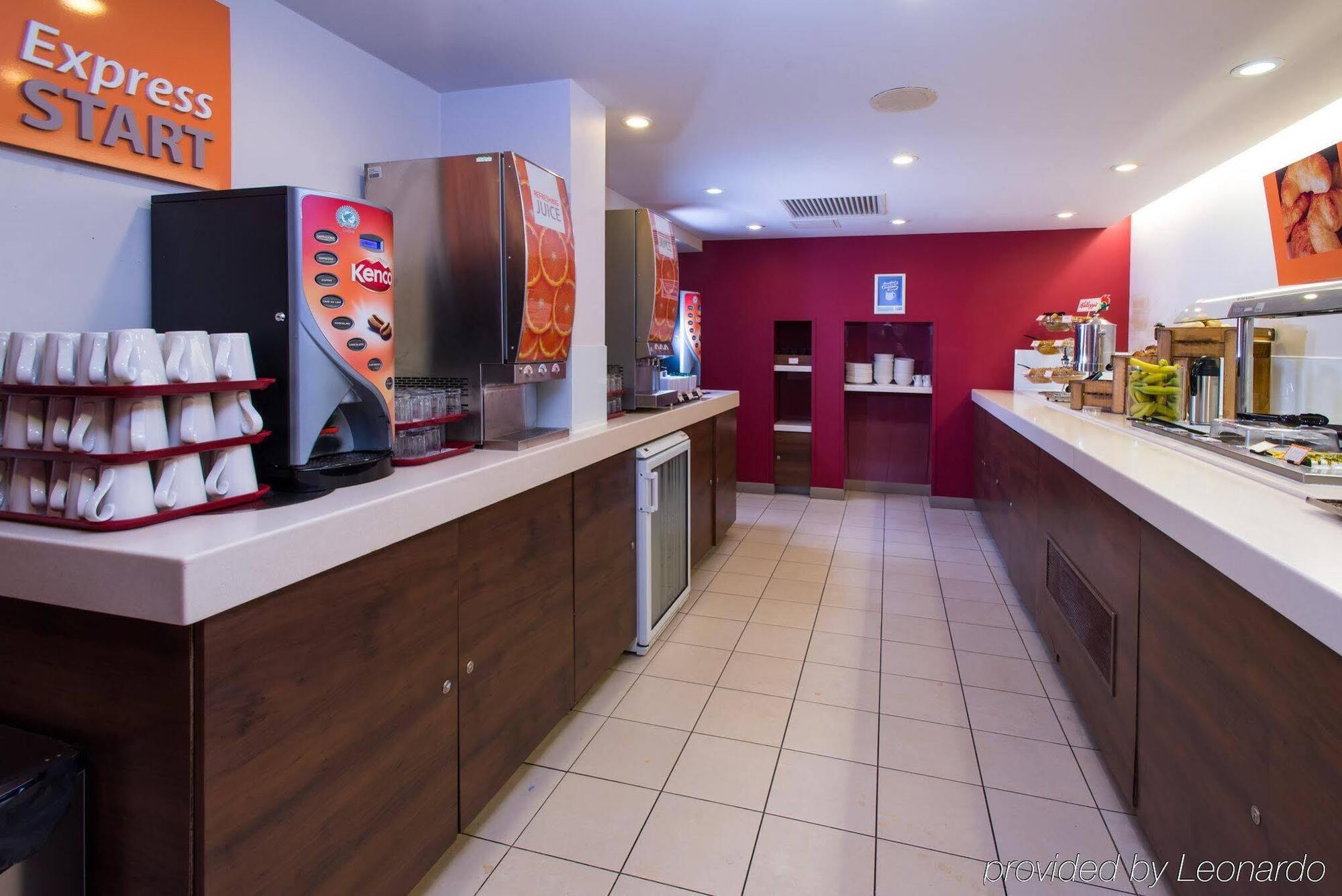 Holiday Inn Express East Midlands Airport By Ihg Castle Donington Exterior photo